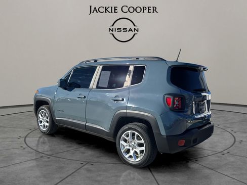 Used 2018 Jeep Renegade Latitude image 3