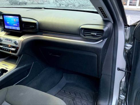 Used 2022 Ford Explorer XLT image 17