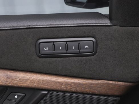 Used 2019 Cadillac Escalade ESV Premium Luxury image 13