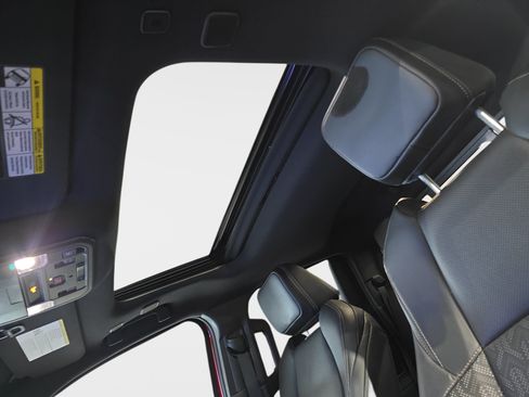 Used 2024 Toyota Tacoma Limited w/ Limited Package (LT) AWD/4WD image 27