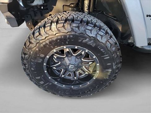 Used 2016 Jeep Wrangler Unlimited Sahara w/ Max Tow Package AWD/4WD image 9