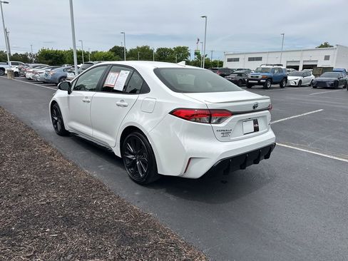 Certified 2025 Toyota Corolla SE FWD image 5