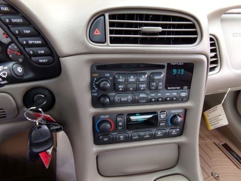 Used 2003 Chevrolet Corvette Coupe w/ Preferred Equipment Group RWD image 28