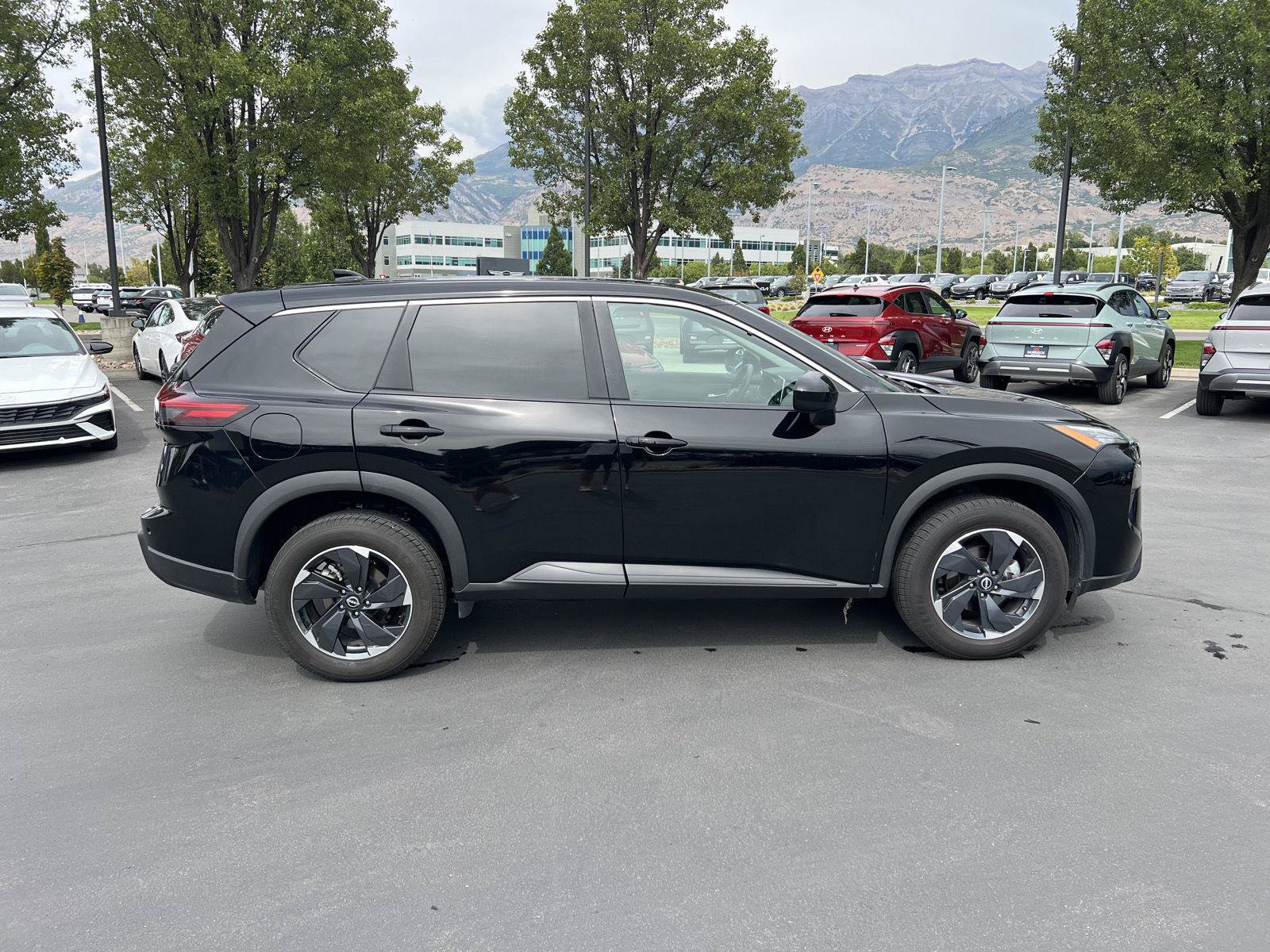 Used 2025 Nissan Rogue SV AWD/4WD image 14
