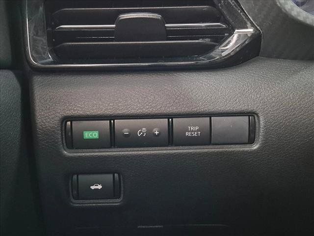 Used 2025 Nissan Sentra SR FWD image 12