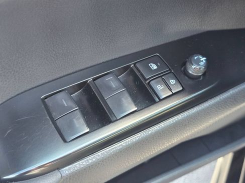 Used 2025 Toyota Camry SE AWD/4WD image 19