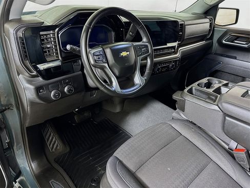 Used 2025 Chevrolet Silverado 1500 LT image 7