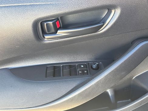 Used 2022 Toyota Corolla LE image 34