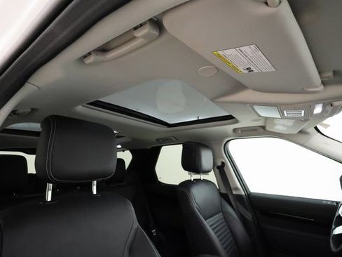 Used 2024 Land Rover Discovery S image 24