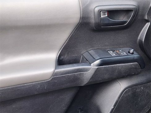Used 2022 Toyota Tacoma SR image 10