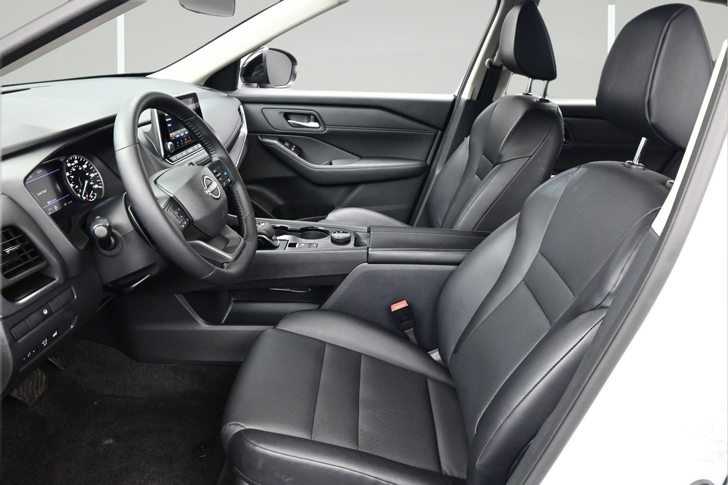 Certified 2026 Nissan Rogue Dark Armor AWD/4WD image 9