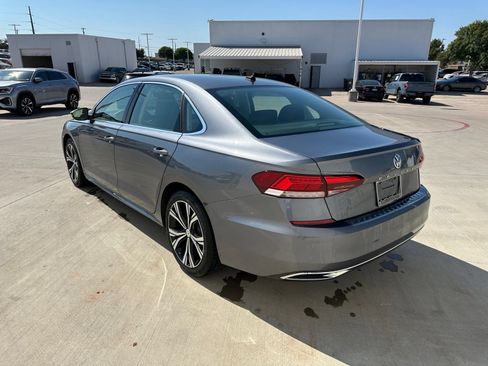Used 2021 Volkswagen Passat 2.0T SE FWD image 6