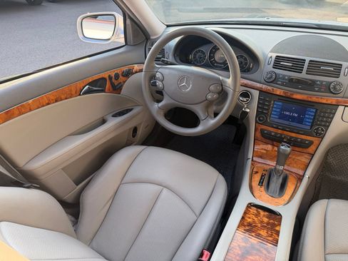 Used 2008 Mercedes-Benz E 320 BlueTEC Sedan image 6