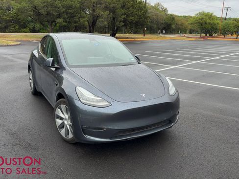 Used 2022 Tesla Model Y Long Range image 1