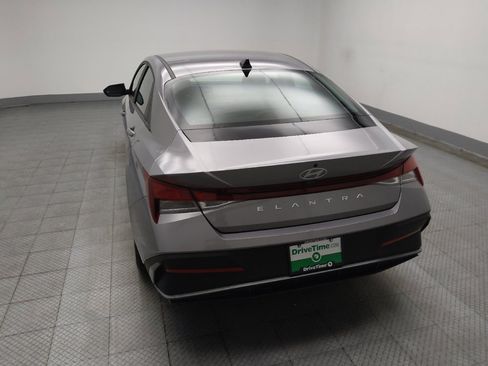 Used 2025 Hyundai Elantra SE FWD image 6