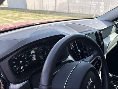 Used 2019 Volvo XC60 T6 Inscription w/ Protection Package Premier image 12