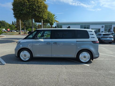 New 2025 Volkswagen ID. Buzz 1st Edition image 7