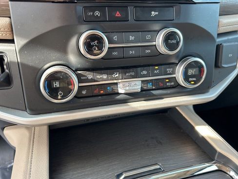 Used 2024 Ford Expedition Limited image 12