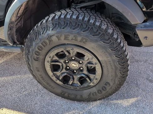 Used 2022 Ford Bronco Badlands image 4