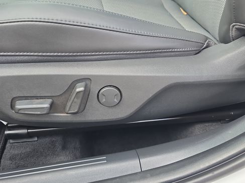 Certified 2025 Kia Niro EX image 22