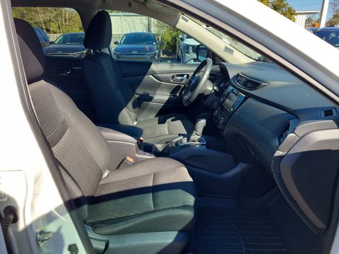 Used 2018 Nissan Rogue SV w/ Premium Package image 7