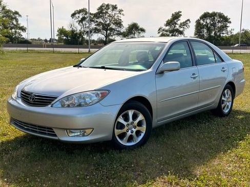 Used 2005 Toyota Camry XLE FWD image 1