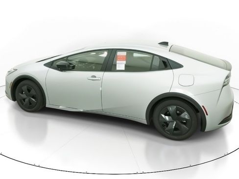 New 2026 Toyota Prius Plug-In Hybrid image 4