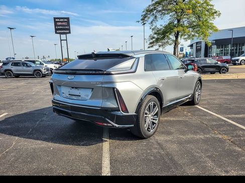 Used 2024 Cadillac Lyriq Luxury AWD/4WD image 12