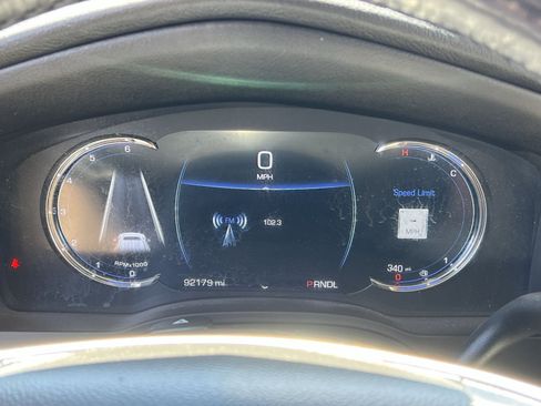 Used 2018 Cadillac Escalade Premium Luxury RWD image 25