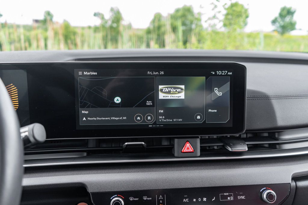 Used 2025 Kia Carnival EX FWD image 32