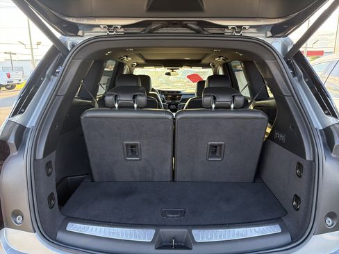 Used 2025 Cadillac XT6 Premium Luxury image 33