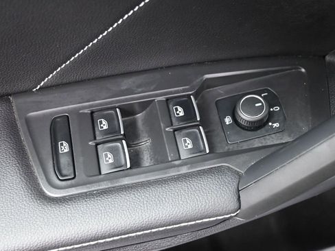 Used 2023 Volkswagen Tiguan SE R-Line FWD image 11