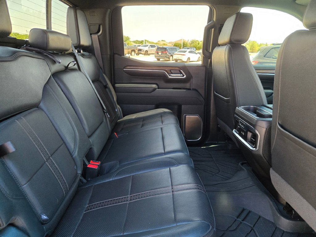 Used 2024 Chevrolet Silverado 1500 High Country w/ High Country Premium Package AWD/4WD image 25