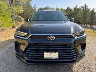 Used 2025 Toyota Grand Highlander AWD video 2