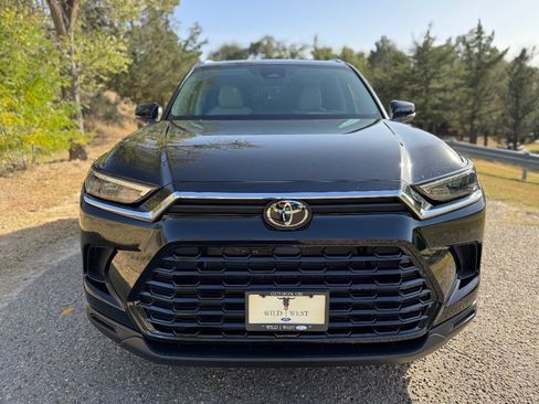 Used 2025 Toyota Grand Highlander AWD image 2