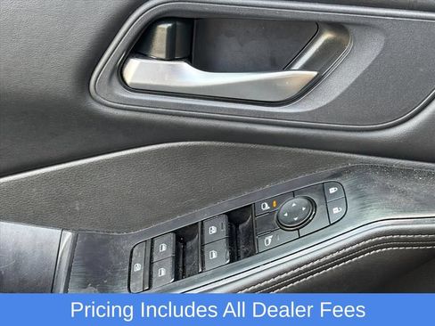 Used 2025 Nissan Rogue SV AWD/4WD image 13