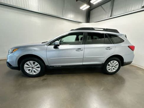 Used 2017 Subaru Outback 2.5i Premium AWD/4WD image 2