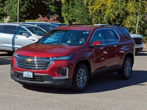 Used 2022 Chevrolet Traverse LT image 9