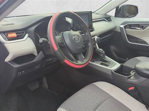 Used 2022 Toyota RAV4 XLE image 9