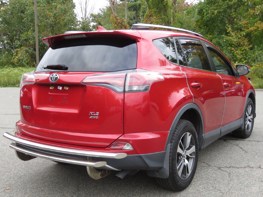 Used 2017 Toyota RAV4 XLE w/ Carpet Mat Package AWD/4WD image 5