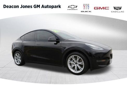Used 2021 Tesla Model Y Long Range image 1