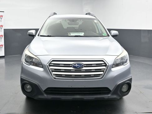 Used 2017 Subaru Outback 2.5i Premium AWD/4WD image 3