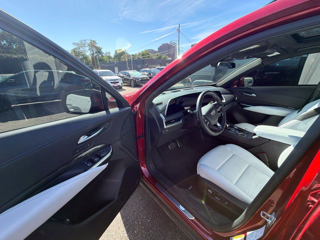 Used 2024 Cadillac XT4 Sport AWD/4WD image 9