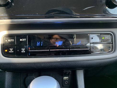 Used 2019 Toyota Corolla LE image 29