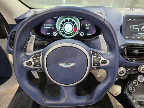 Used 2022 Aston Martin V8 Vantage Roadster image 11