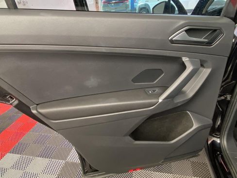 Used 2018 Volkswagen Tiguan SEL image 18