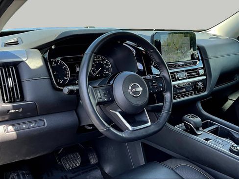 Used 2025 Nissan Pathfinder SL AWD/4WD image 20