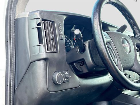 Used 2017 GMC Savana 2500 RWD image 10