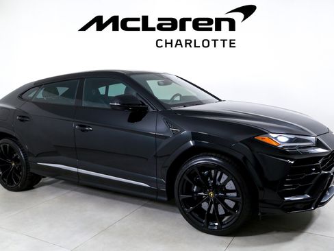 Used 2021 Lamborghini Urus image 2