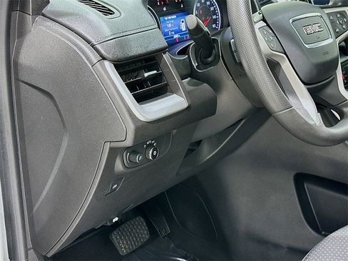 Used 2022 GMC Terrain SLE w/ Driver Convenience Package image 9